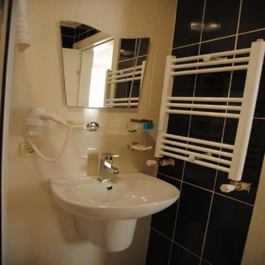 Lotus Hotel Istanbul Luaran gambar